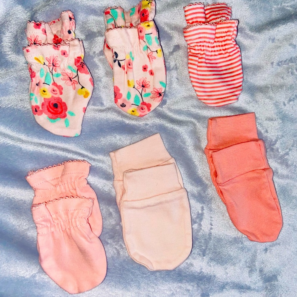 Baby Girl newborn Mittens Pre-owned